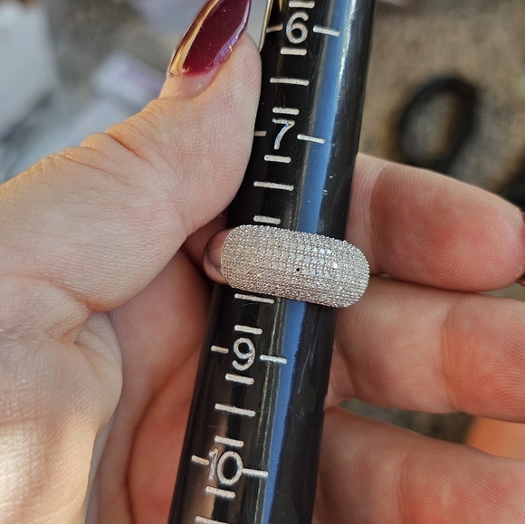 Genuine diamond ring size 8. Please note: 1 small diamond missing. Price reflect - Picture 6 of 6